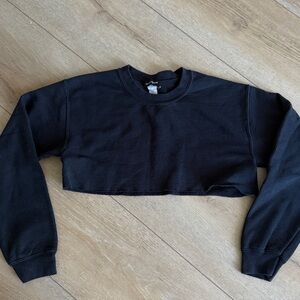 PrettyLittleThing Black Cropped Sweatshirt